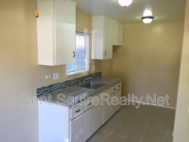 Building Photo - 256 Euclid Pl