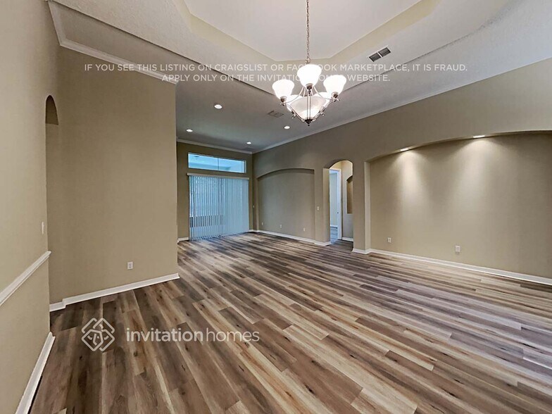 Building Photo - 13407 Paloma Dr