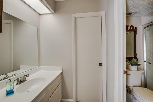 Building Photo - 15 Casa Verde St