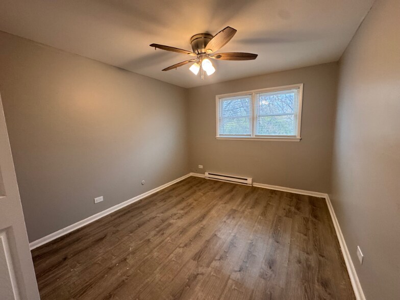 Building Photo - 474 W 14th Pl