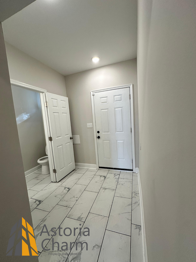 Building Photo - Recently Renovated 2 bedroom 1.5 bathroom ...