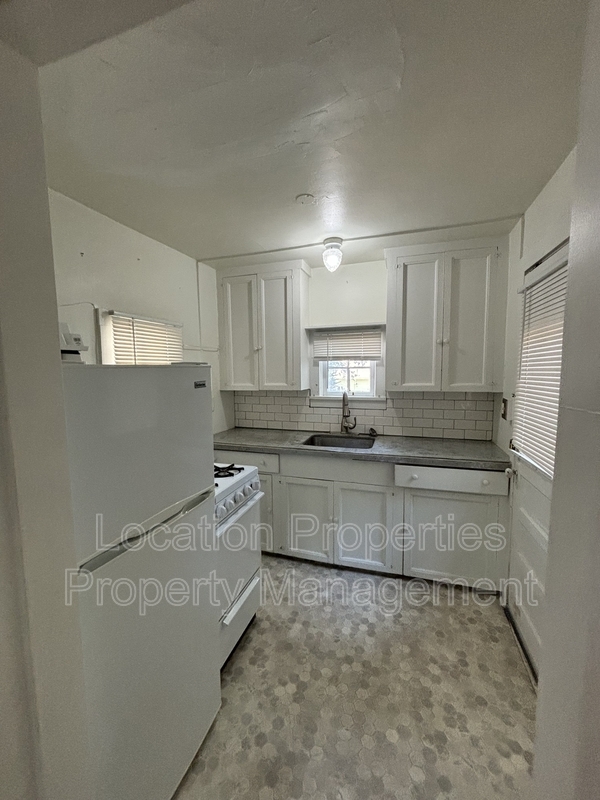 Building Photo - 728 Rhode Island St