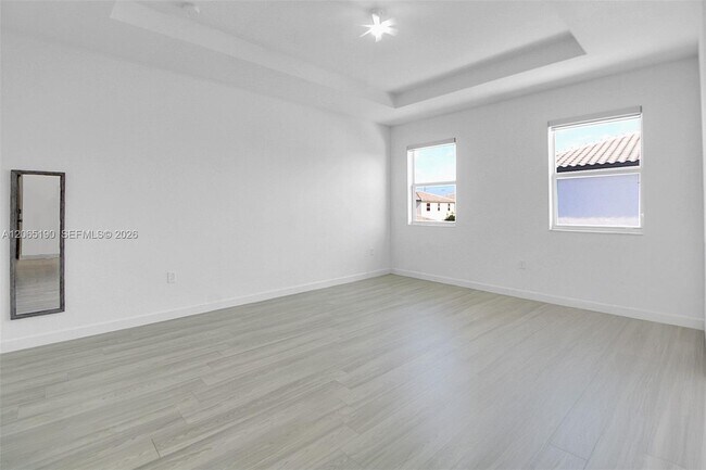 Building Photo - 879 SE 26th Ter