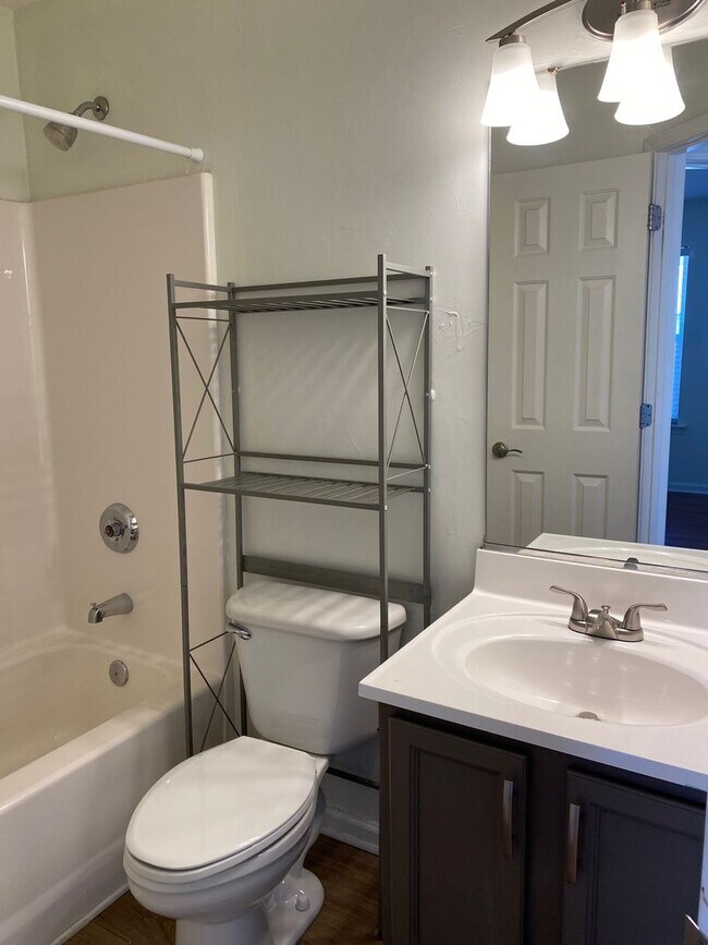 Building Photo - West AVL - Spacious Home in Scenic Bluff S...