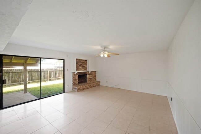 Building Photo - 15822 Danford Dr