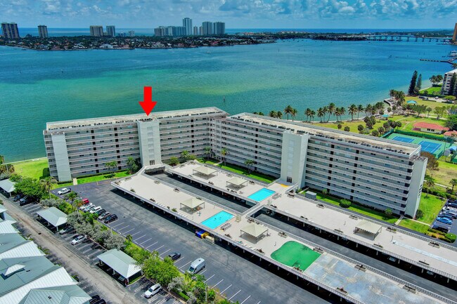 Building Photo - 801 Lake Shore Dr
