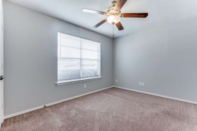 Building Photo - Prime Denton Living: 3-Bed Home Near UNT & Denton High