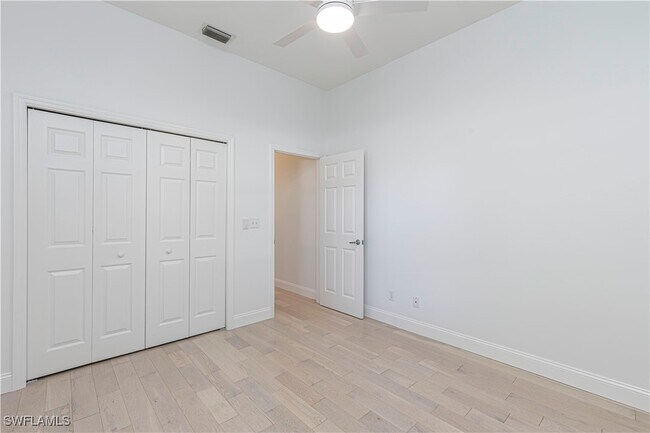 Building Photo - 7106 Lone Oak Blvd