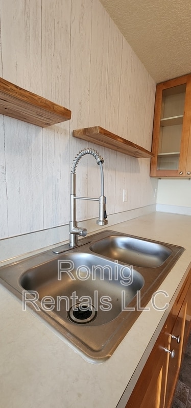 Building Photo - 300 N 5th Ave