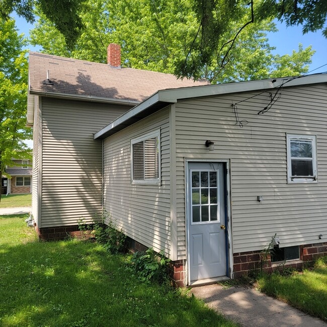 Building Photo - 205 Grape St