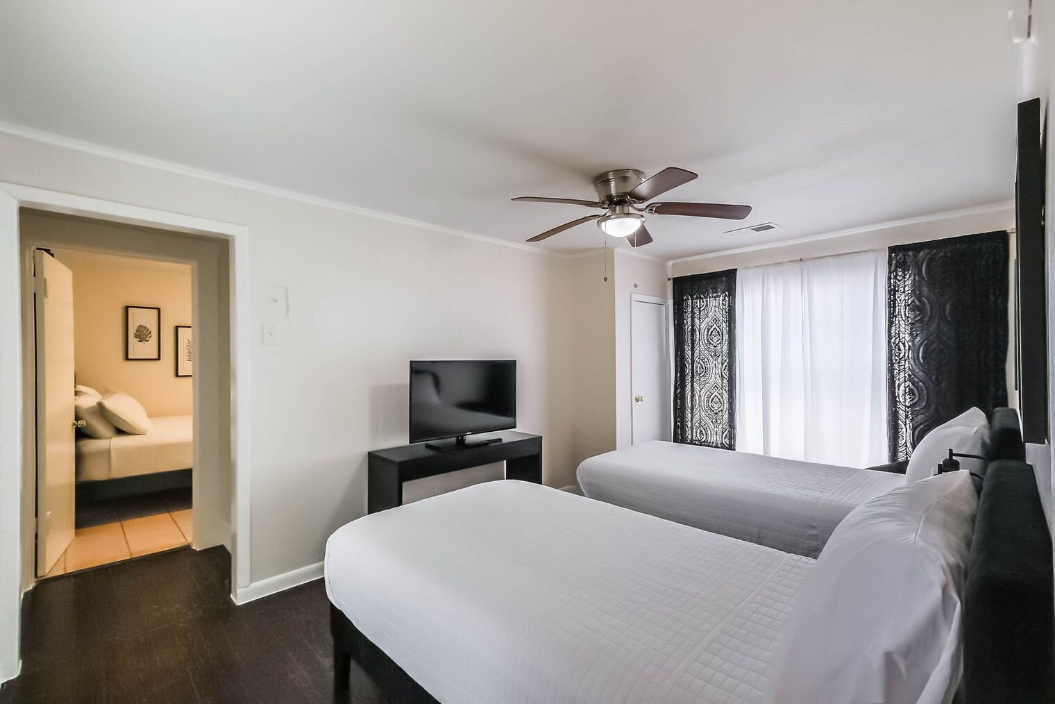 Building Photo - 1327 W 21st St