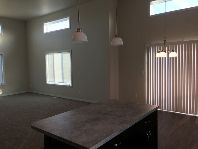 Building Photo - 4559 Blue Stem Way