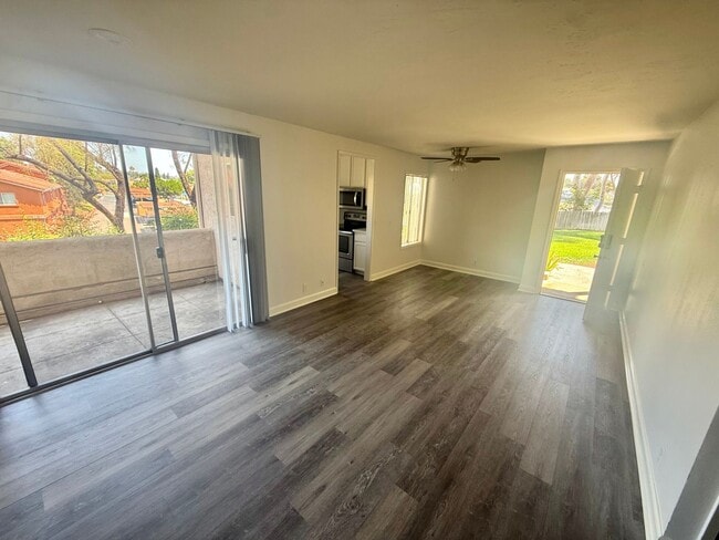 Building Photo - Beautiful 2 bed/2 bath in Vista!