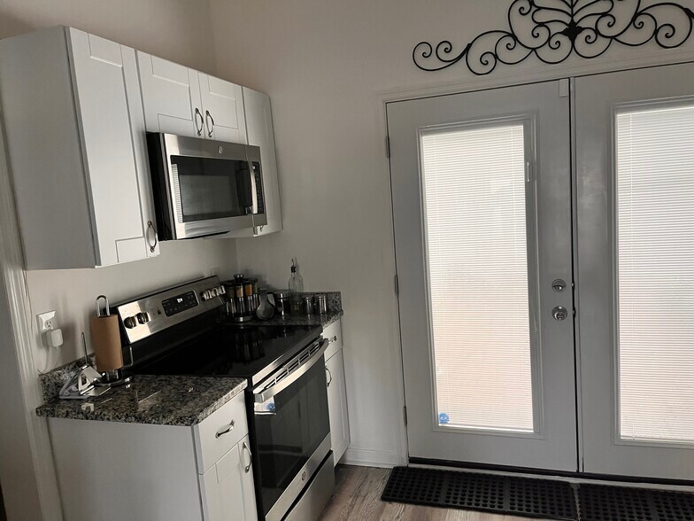 Building Photo - 7433 Springside Dr