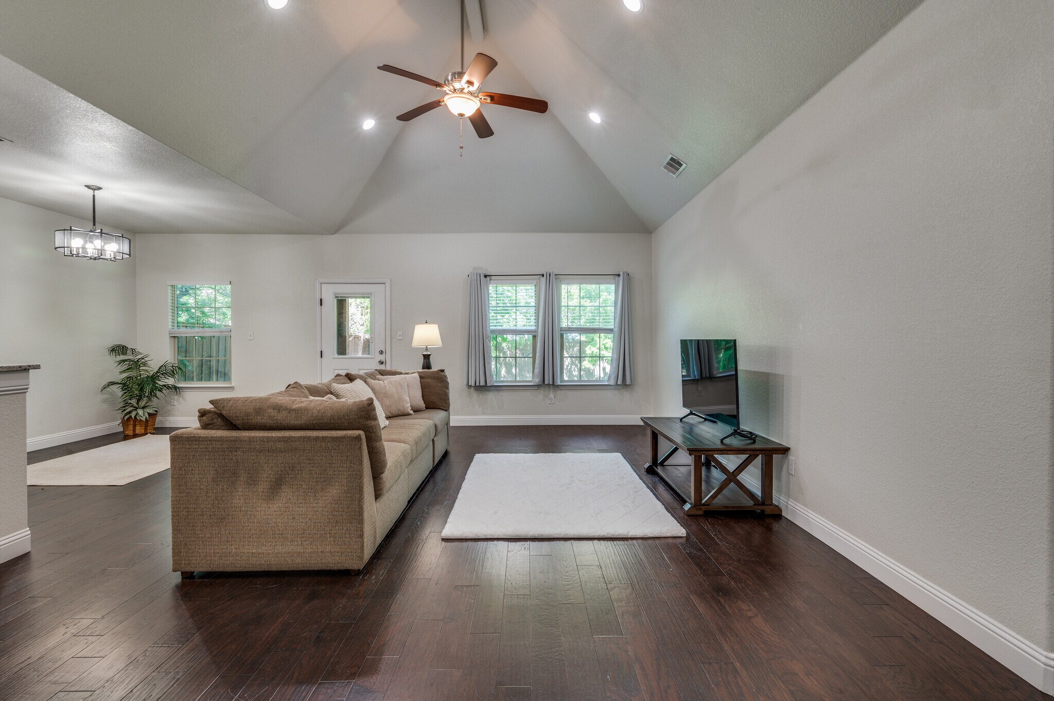 Living Room - 3032 James Ave