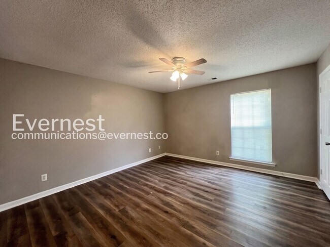 Building Photo - 3985 Fernway Dr