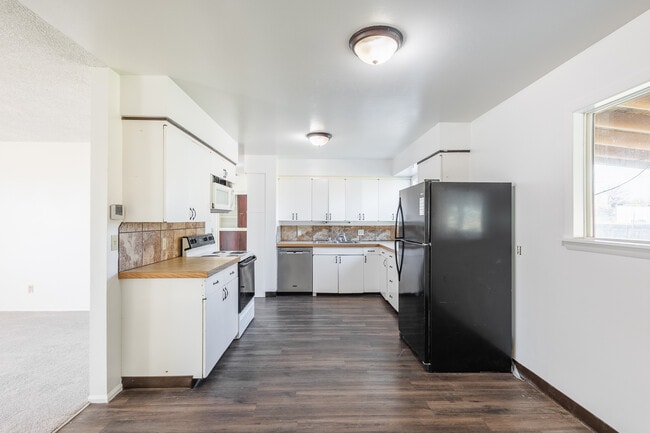 Building Photo - 1609 N Plateau Ave