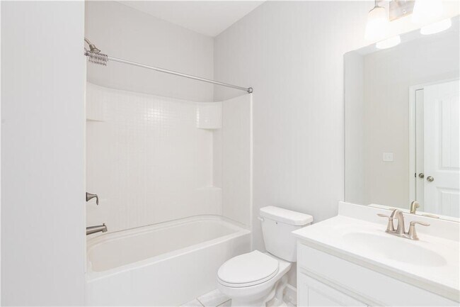 Building Photo - 770 Sunset Park Dr