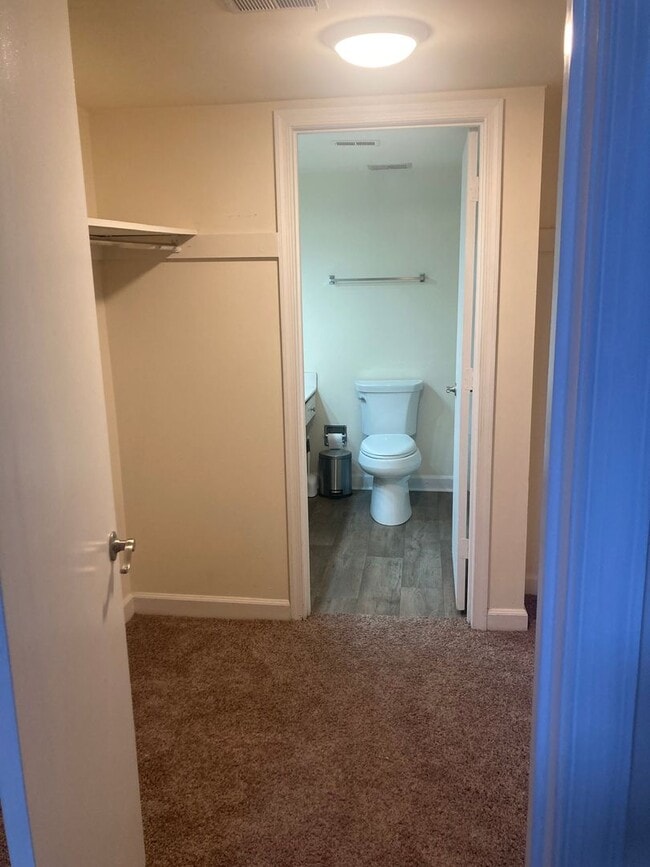 Building Photo - 1502 Benjamin Pkwy