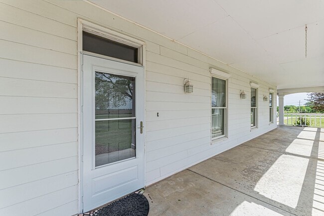 Building Photo - Please View 3D Virtual Walk-Through Before...