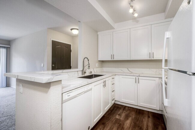 Building Photo - 432 Edgehill Ln