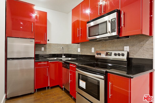 Building Photo - 7229 Willoughby Ave