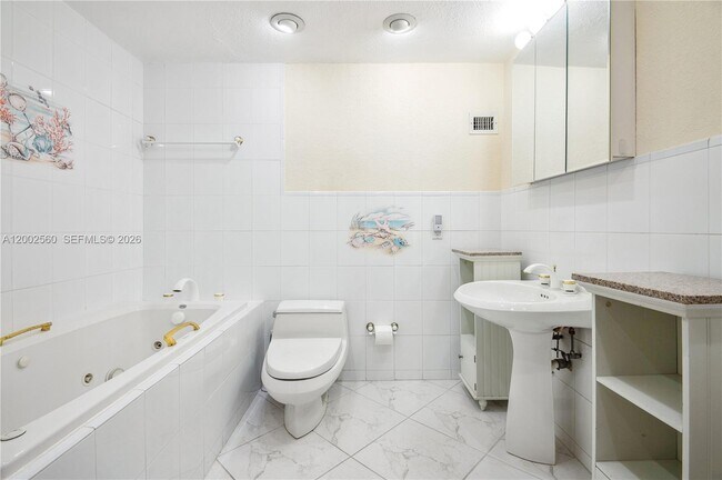 Building Photo - 3505 S Ocean Dr