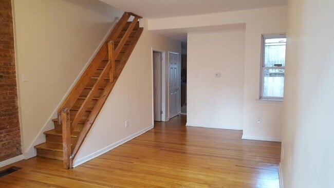 Building Photo - 533 N 33rd St