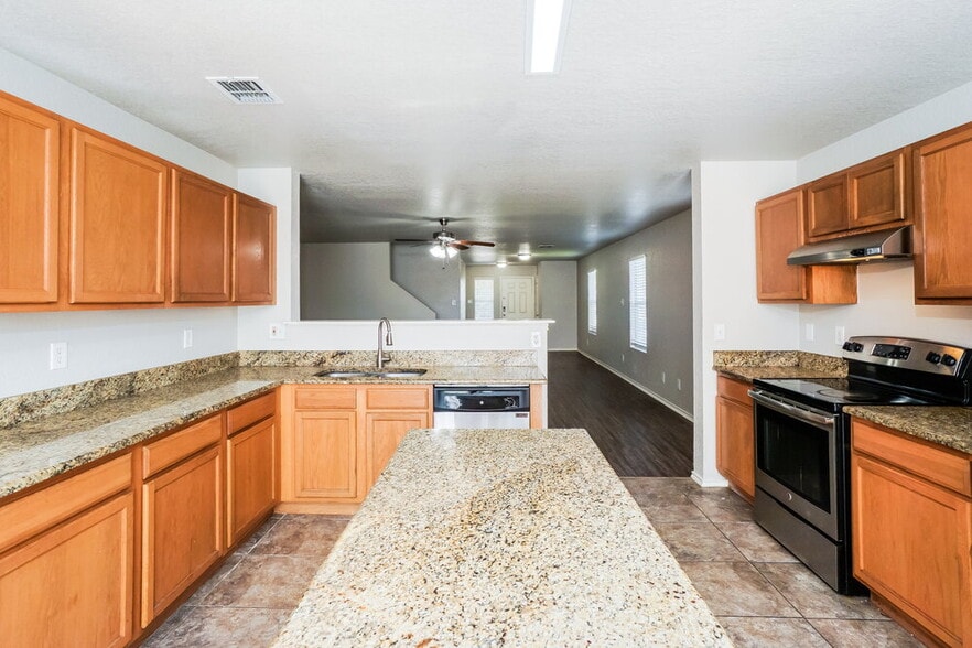 Building Photo - 3818 Amber Chase