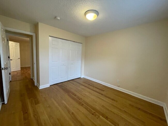 Building Photo - COUUNTRYSIDE CUTIE