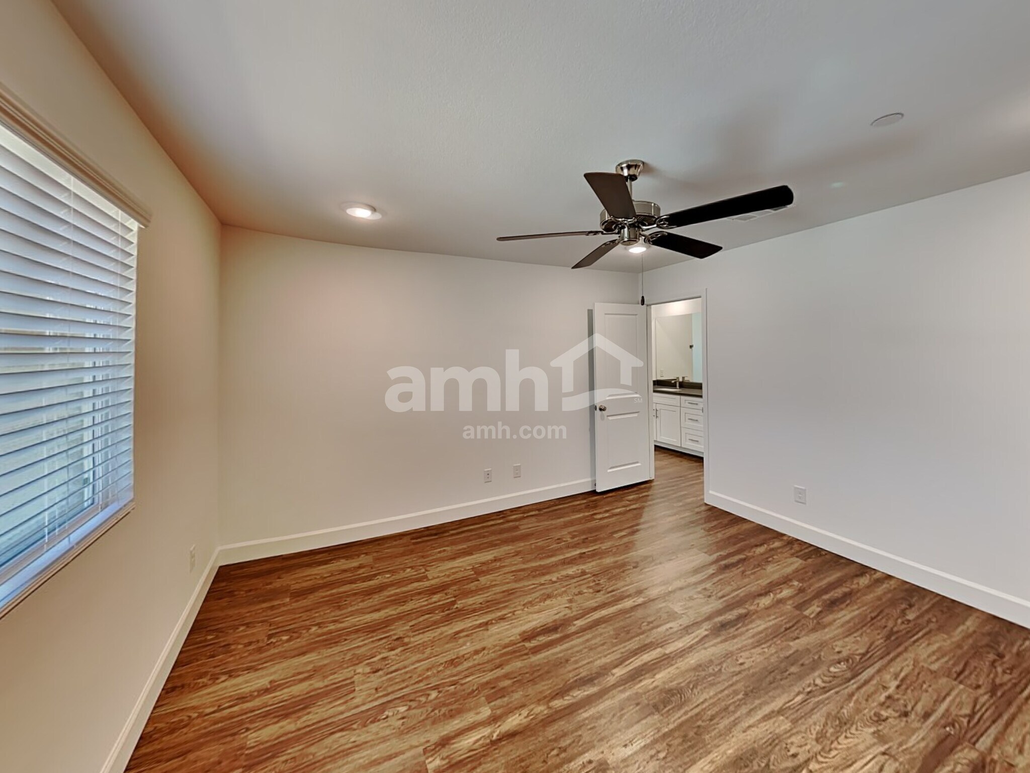 Building Photo - 10081 Roseum Ct