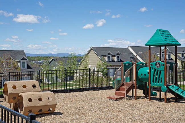 Building Photo - Spacious Cascadia Townhome With Rooftop Te...