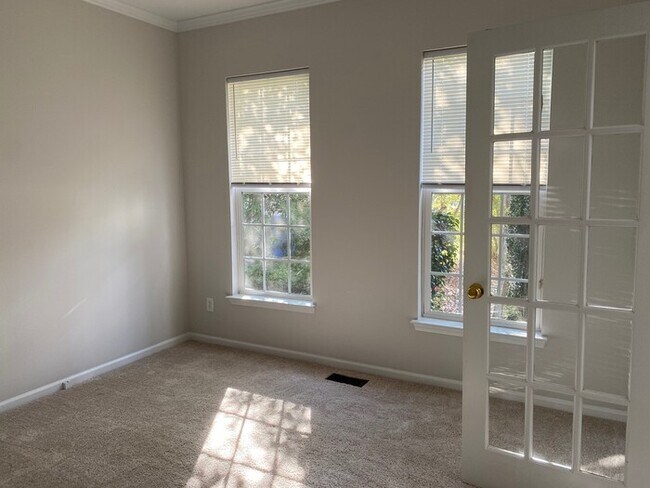 Building Photo - So much space!!!!!! So much storage!!!!!!!!