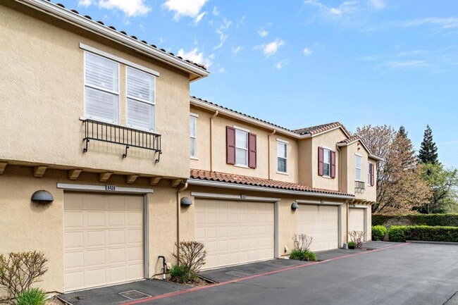 Building Photo - 8430 Crystal Walk Cir