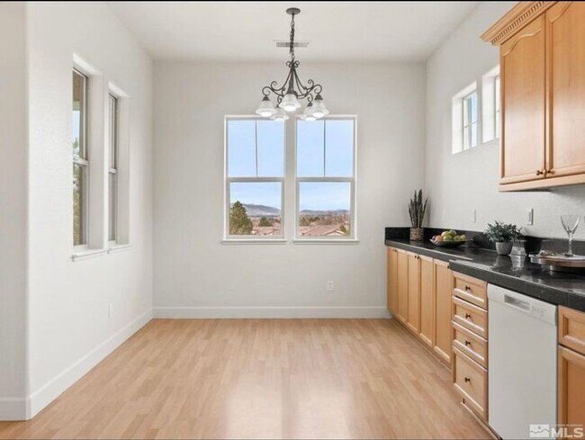 Building Photo - 6060 Cielo Cir