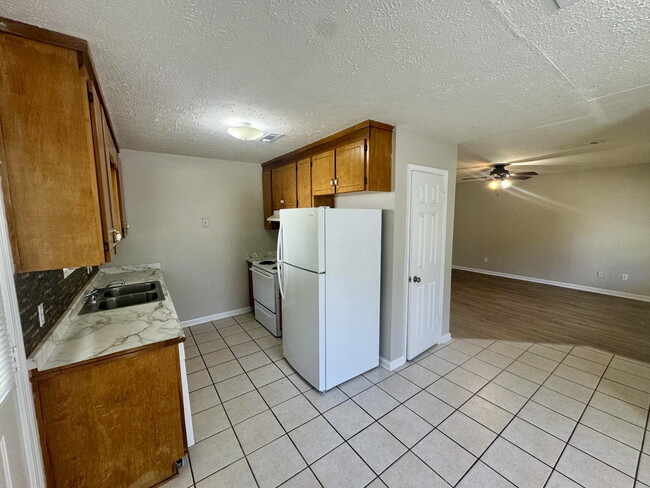 Building Photo - Charming 3BR/2BA home in Dothan, AL - Appliances included, pets are accepted, fenced in backyard ...