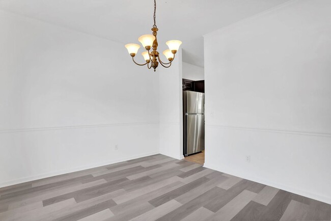 Building Photo - 3 bedroom 2.5 bath townhome in Carriage Square @ Morgan Pines