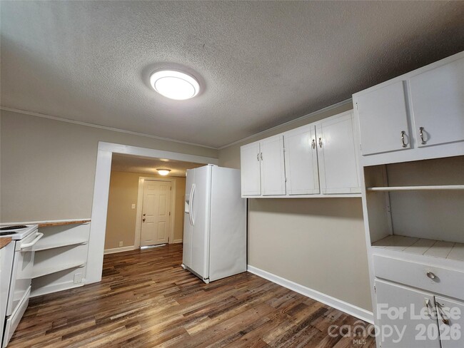 Building Photo - 121 Willow Ln NW