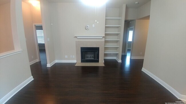 Building Photo - 9215 Mare Country
