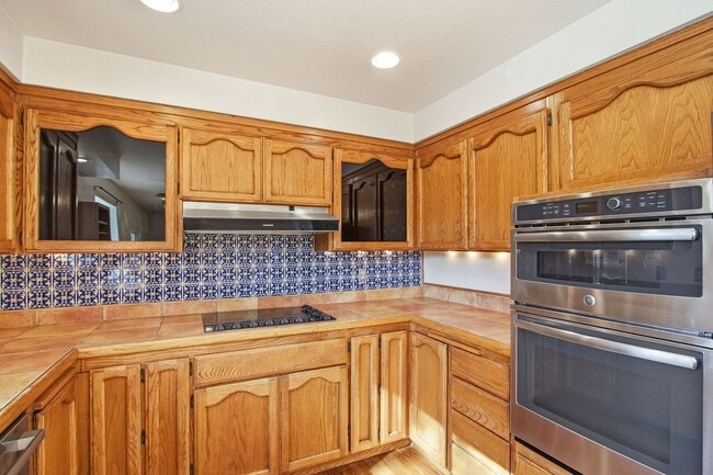 Building Photo - 6137 Banner Dr