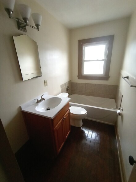 Building Photo - 825 Tremont Ave SW