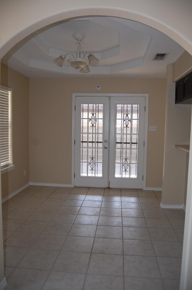 Building Photo - 3222 Monclova Dr