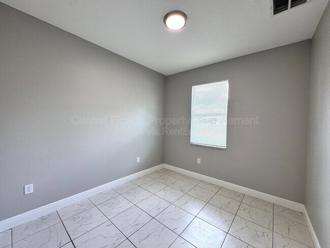 Building Photo - 1389 Worthington Dr