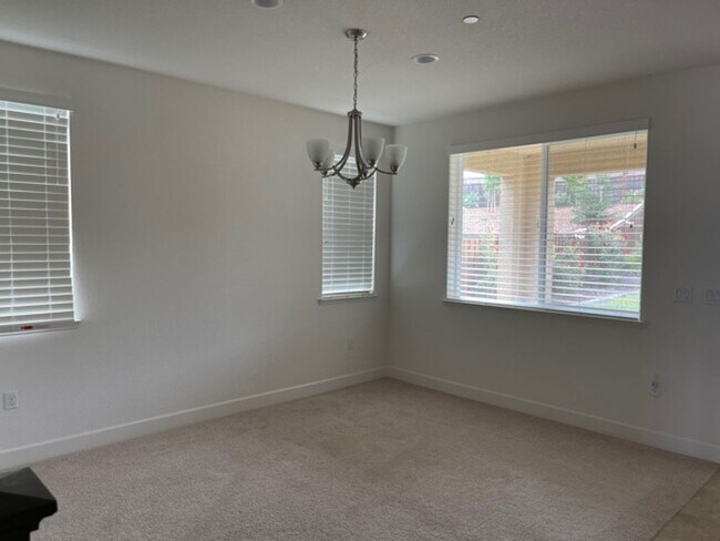Building Photo - Beautiful home in River Island