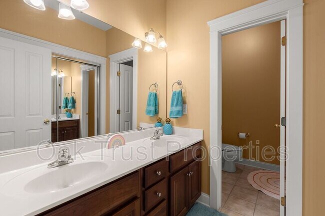 Building Photo - 127 Blackwater Dr