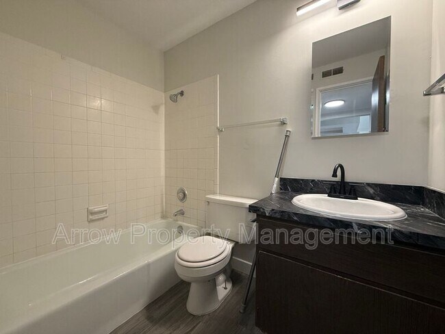 Building Photo - 649 S 18th St