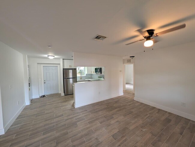 Building Photo - 1733 NW 18th St