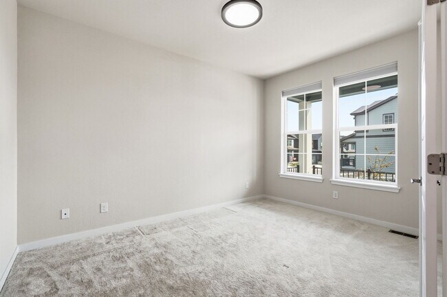 Building Photo - 137 Mohawk Cir