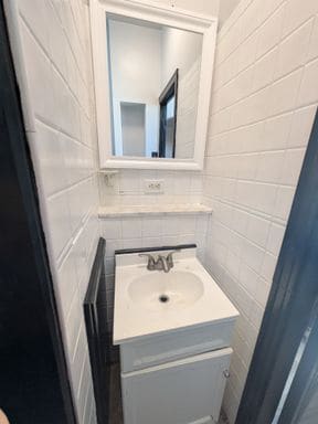 Building Photo - Newly Updated 3 bedroom in Carrick! Section 8 is considered