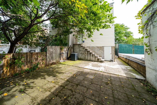 Building Photo - 9 Giles Ave